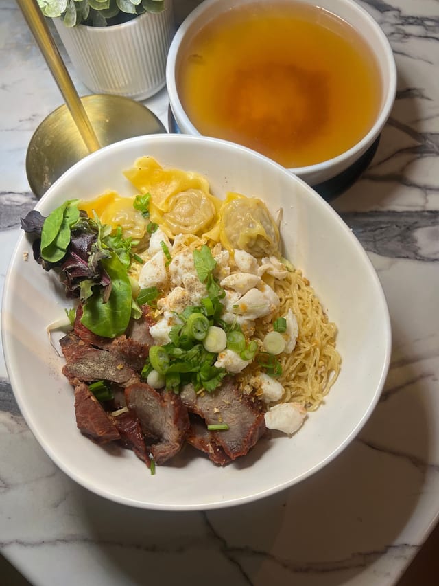 Bamee Crabmeat Moo Dang Noodle (No Broth) บะหมี่แห้งปูหมูแดง.