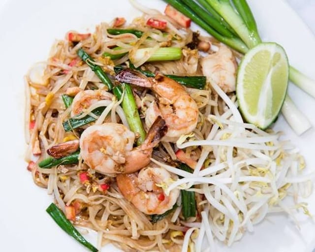 Pad Thai ผัดไทยเจ้แนน 👩🏻🍳.