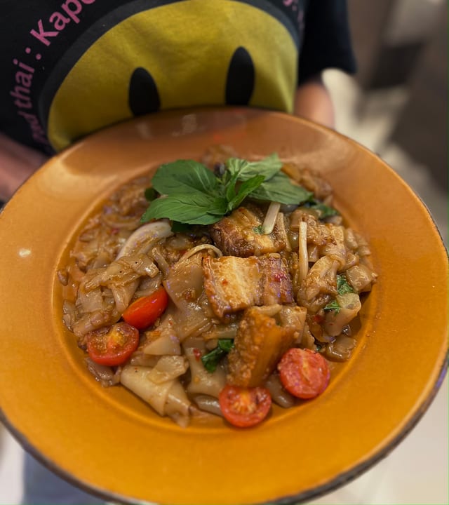 Drunken Noodle with Crispy Pork Belly Spicy 🌶 ขี้เมาหมูกรอบ.