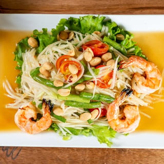 Papaya Salad Deluxe ส้มตำไทย ใส่กุ้งสามตัว