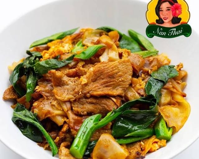 Pad See Eiw Kana ผักคะน้าผัดซีอิ้ว.