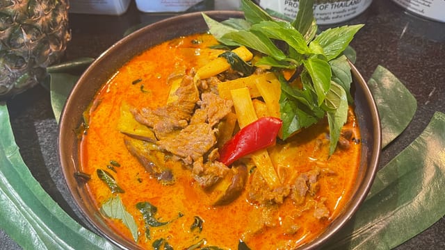 Roasted Duck Pineapple Curry แกงเผ็ดเป็ดย่าง.